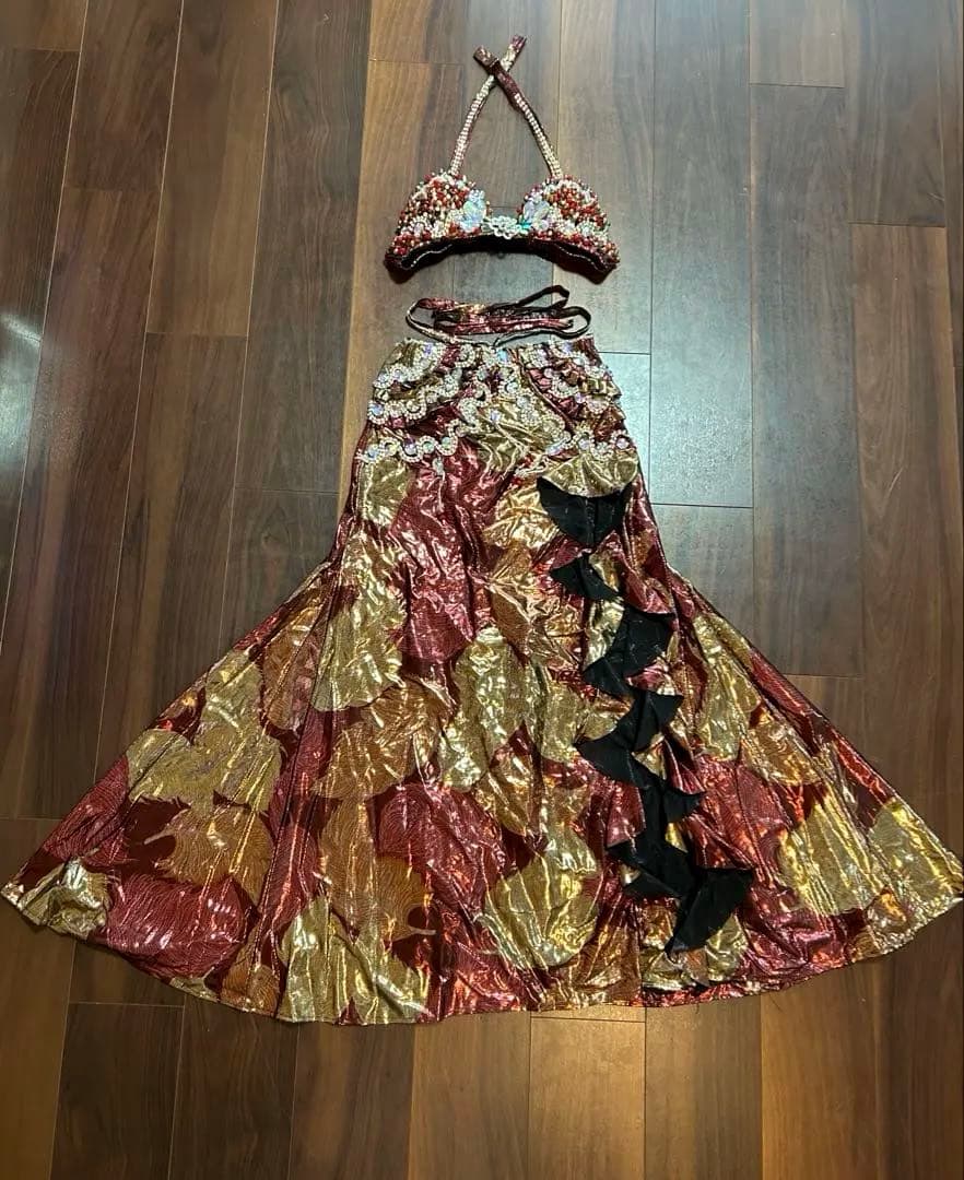 ☆週末値下げ中☆ ベリーダンス　衣装　エジプト製　ゴールド　赤