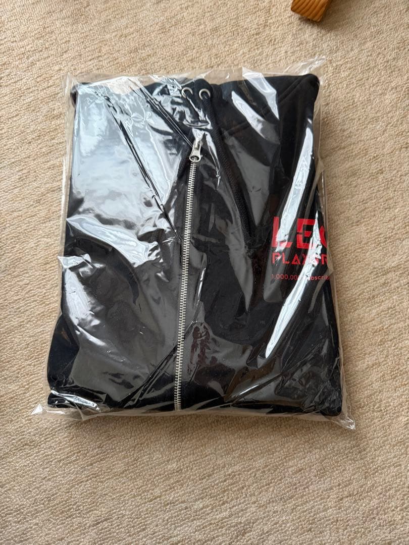 LEOの遊び場 【LEO size】ジップパーカー