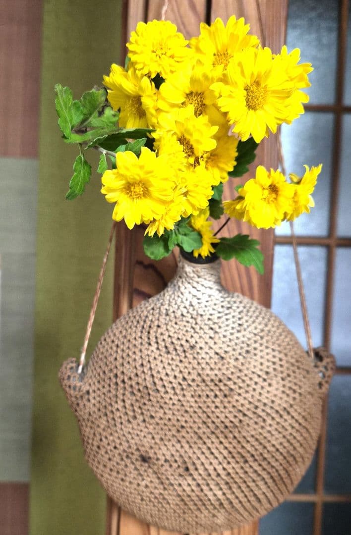 昔の水筒　風情ある掛け花いれに