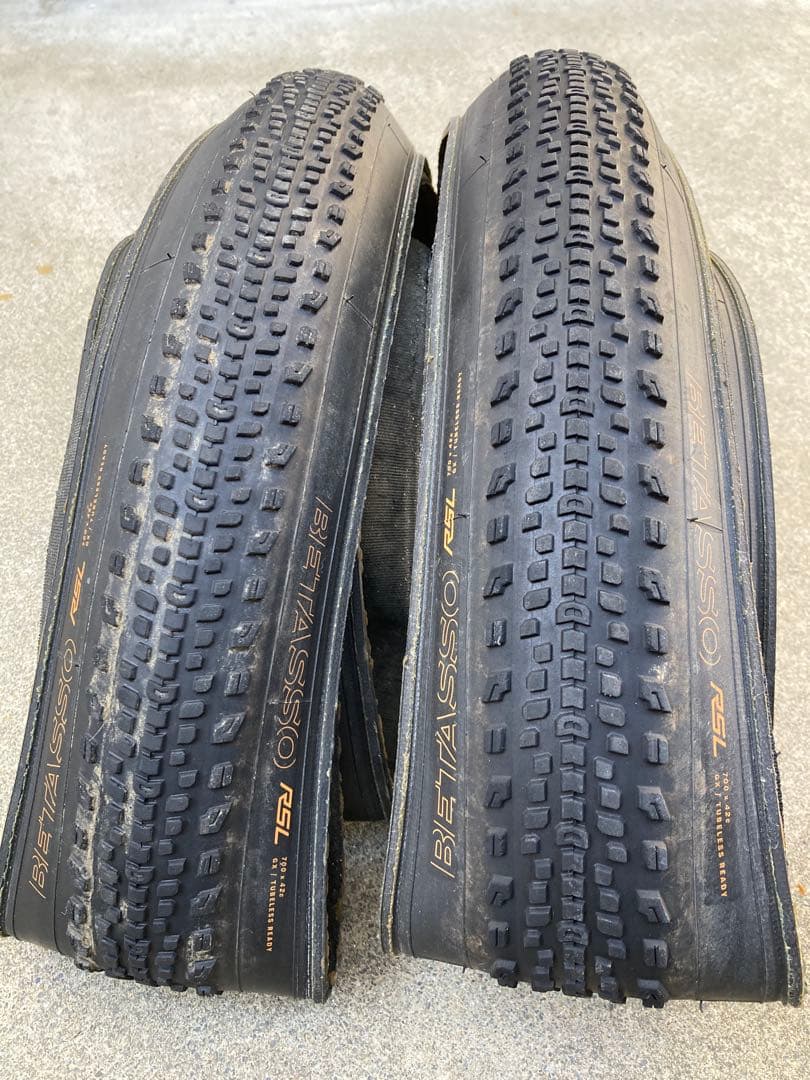 BETASSO RSL 700x42C チューブレスタイヤ　2本　ボントレガー