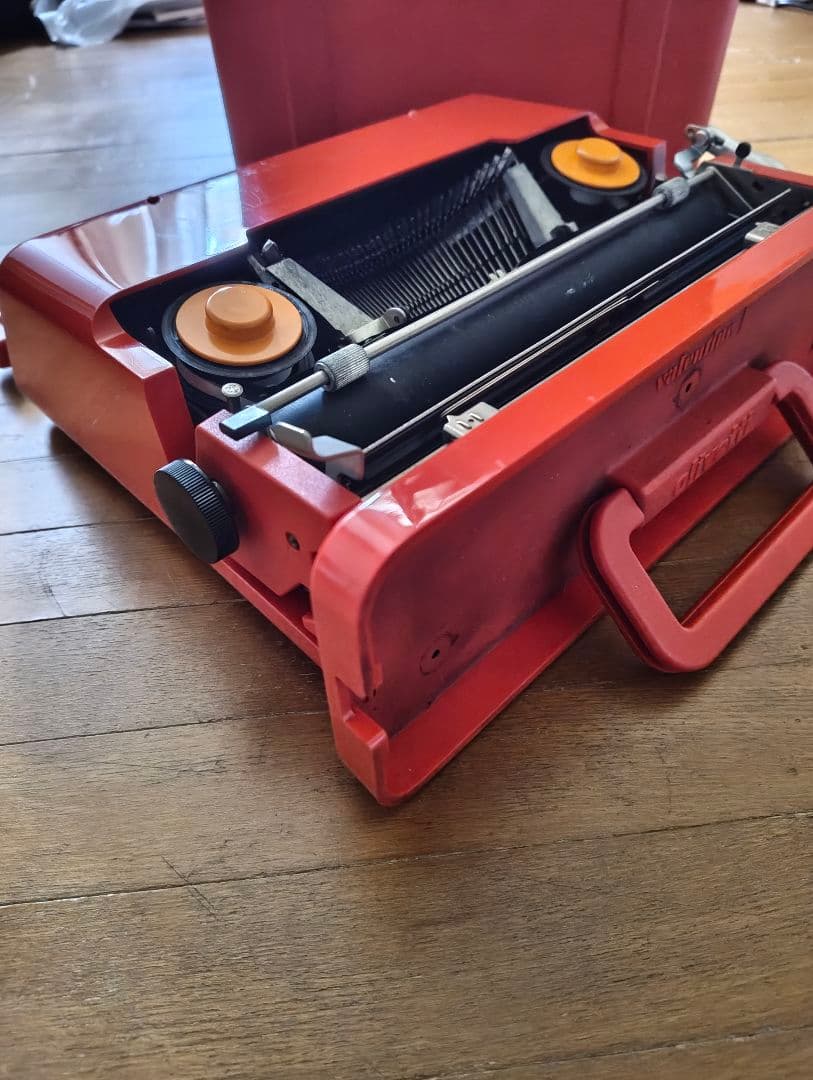 タイプライター Olivetti Valentine オリベッティ バレンタイン