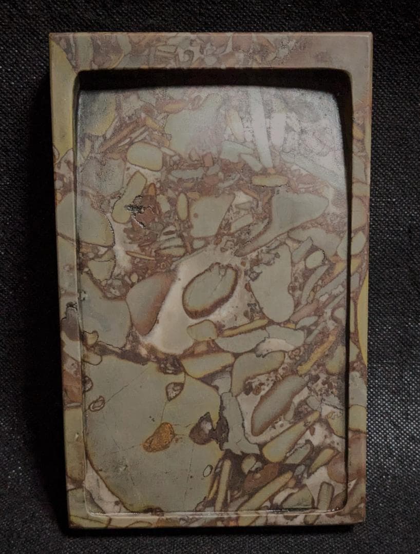 【豆斑玉石の古硯　清代】◆茶紫の豆斑美石◆珍品◆黄楊木の天地蓋◆七吋位◆魯硯