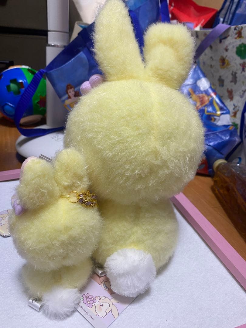 ディズニーストアmikkoミスバニーぬいぐるみキーチェーンとボールペンと缶バッジ