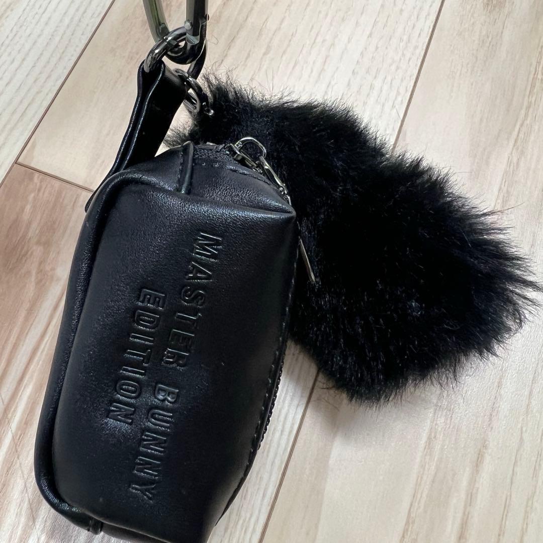 マスターバニーエディション フェイクファーチャーム付きボールポーチ