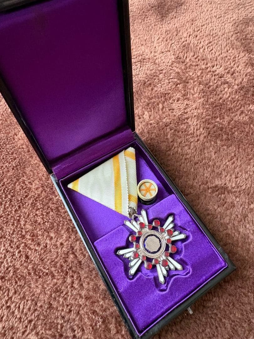 勲六等瑞宝章 ・塗共箱付き