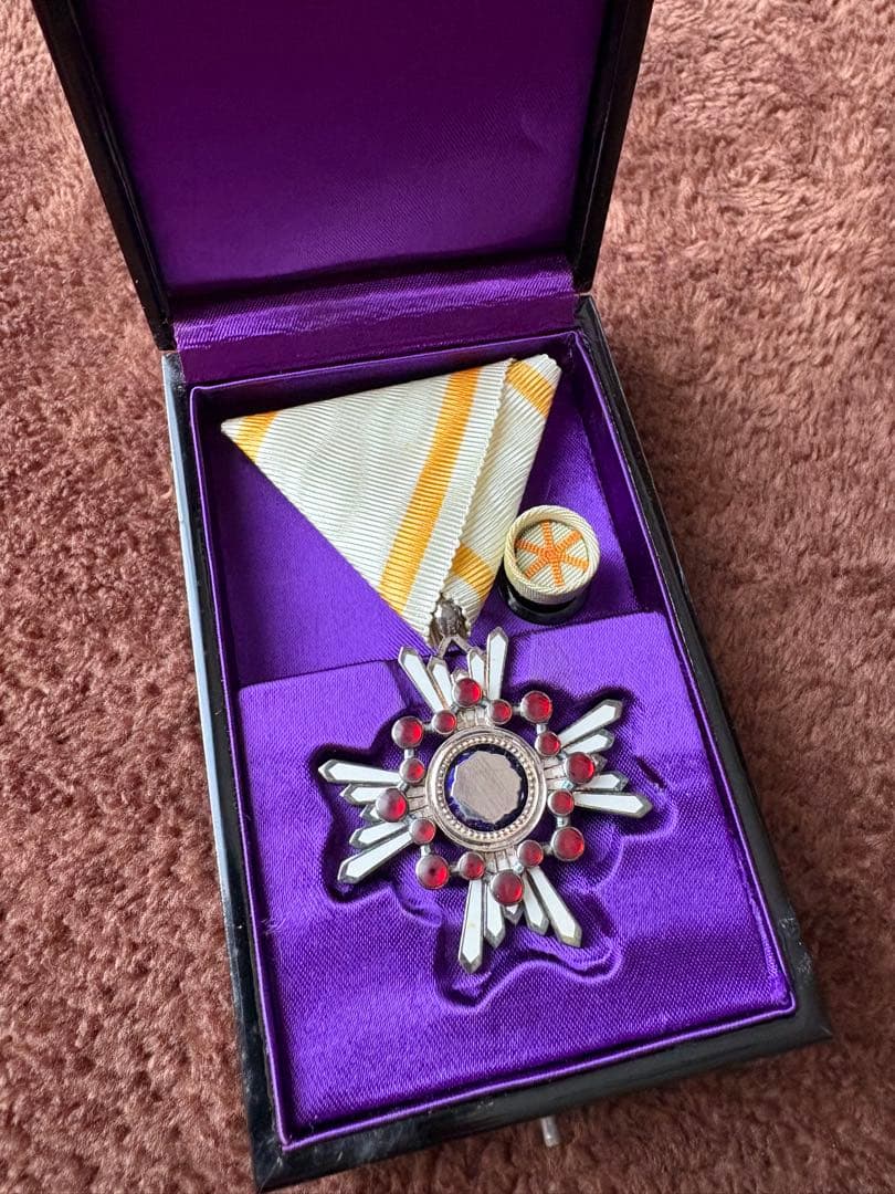 勲六等瑞宝章 ・塗共箱付き