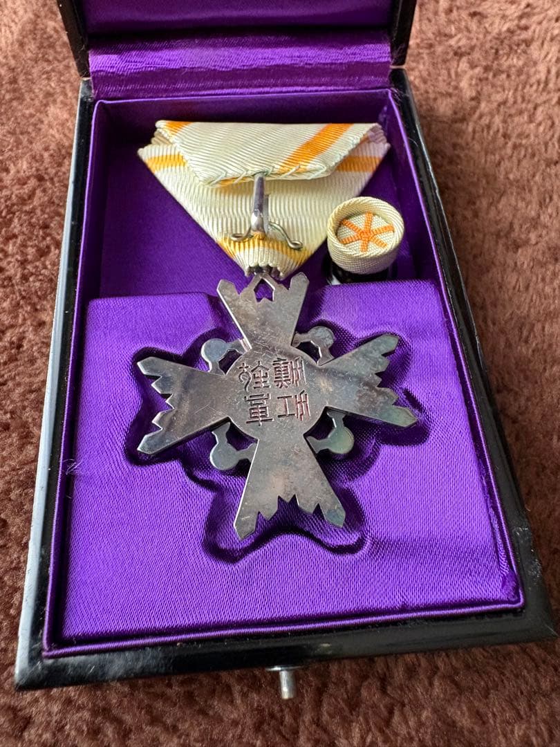 勲六等瑞宝章 ・塗共箱付き