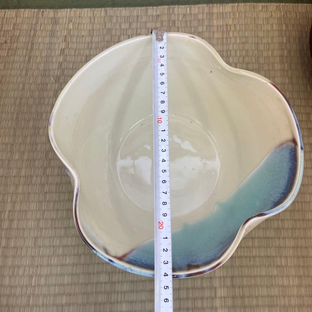 美濃焼琥山窯青白磁　模様　飾り壺　花瓶　花器　64