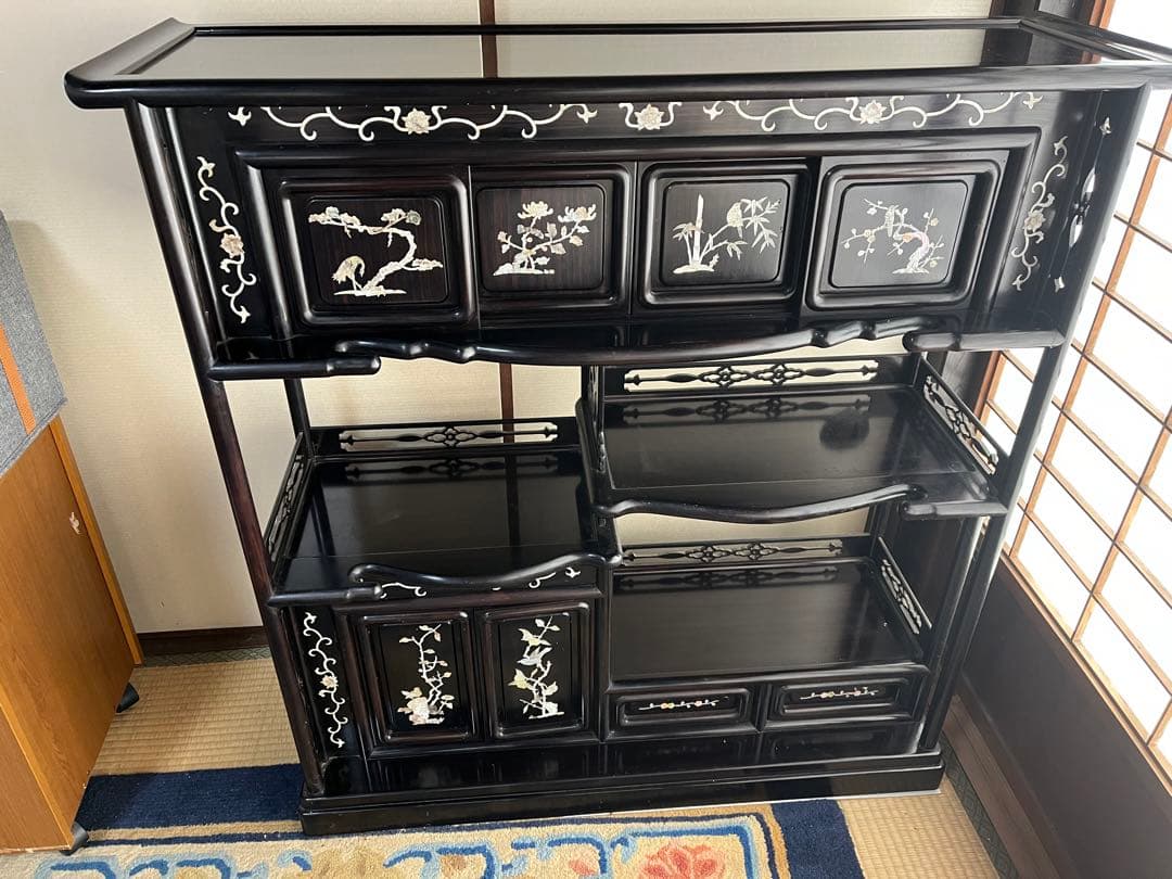 （大特価）中国花蓮で購入した黒色木製家具　茶たんす 3段棚