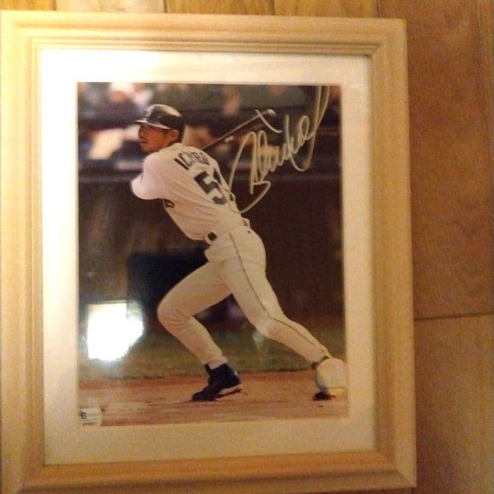 イチロー 直筆サイン入り写真 証明書付 縦8X10インチ CD付 額付 ガラス