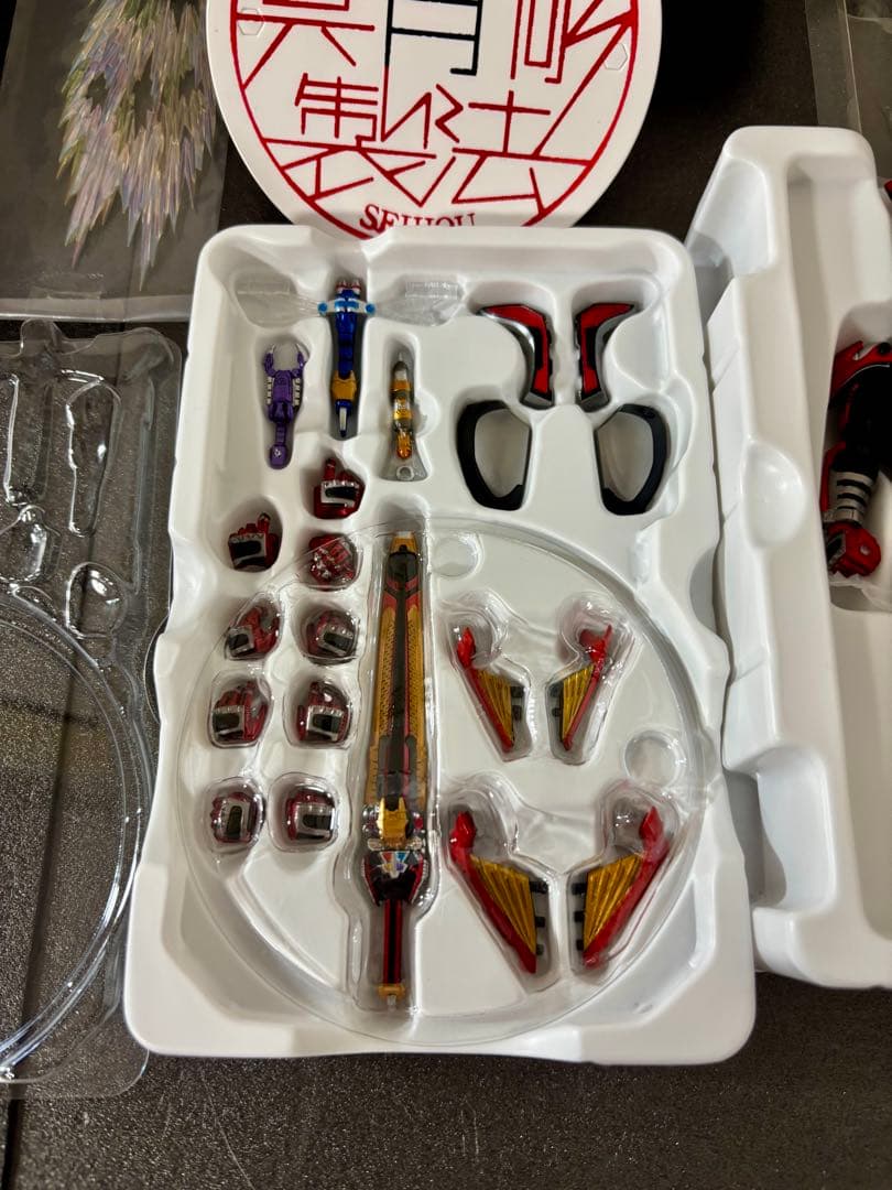 S.H.フィギュアーツ　真骨彫製法　仮面ライダーカブト ハイパーフォーム10th