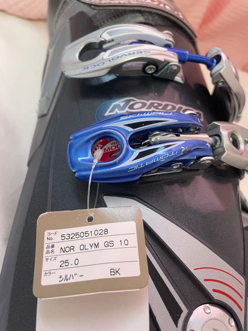 新品Nordica スキー用ブーツ 男女OKグレー/シルバー　タグ付き