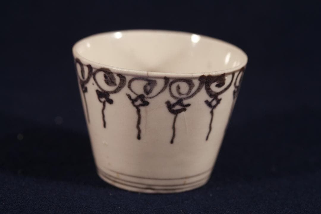 253 古瀬戸染付瓔珞図蕎麦猪口　江戸時代