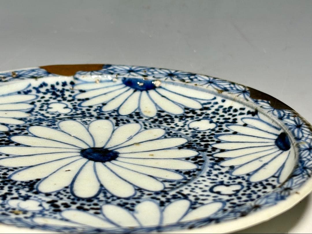 「初期伊万里」点描菊花文小皿