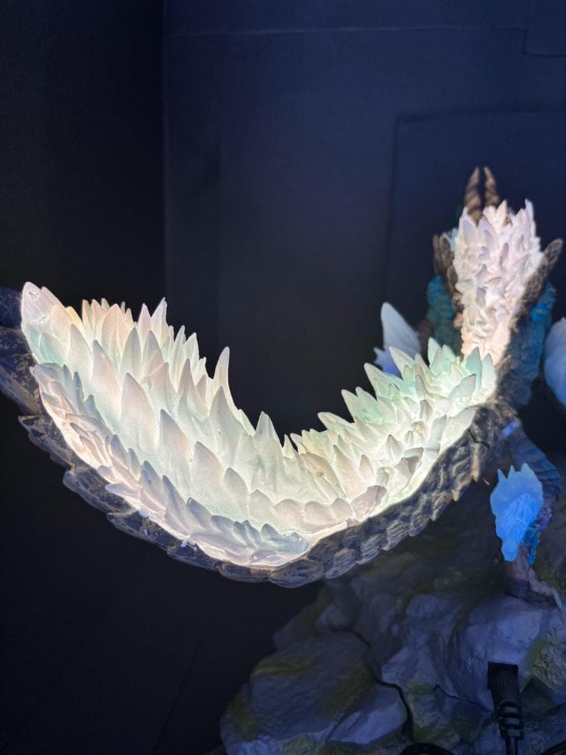 モンスターハンター　ジンオウガ　フィギュア　LED付