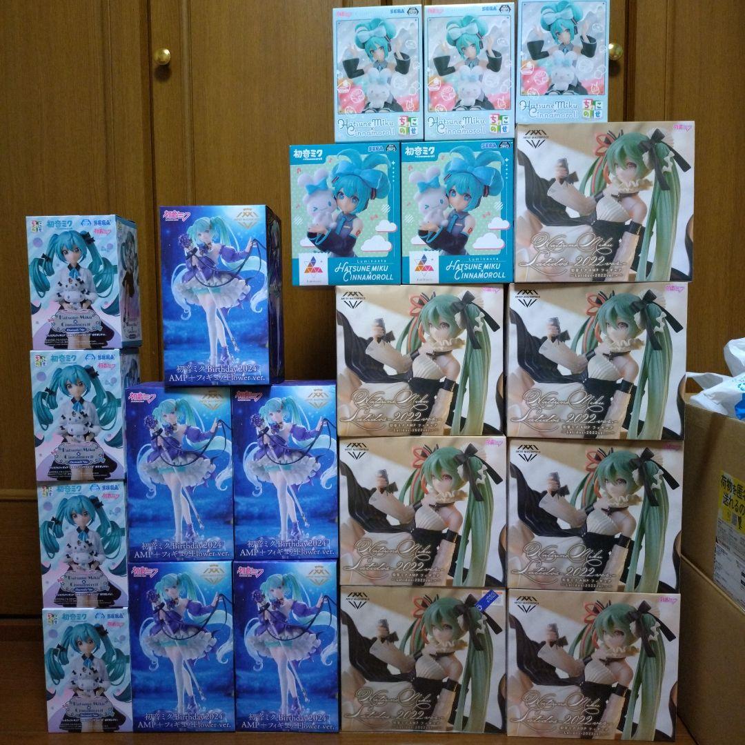 初音ミク　AMPフィギュア　シナモロールフィギュア　セット