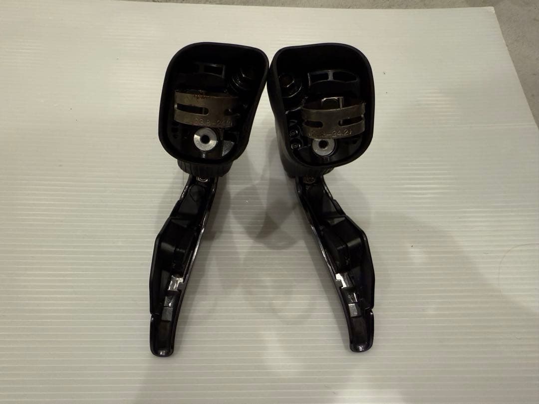 ULTEGRA STIレバー st-r8070 油圧ブレーキレバー