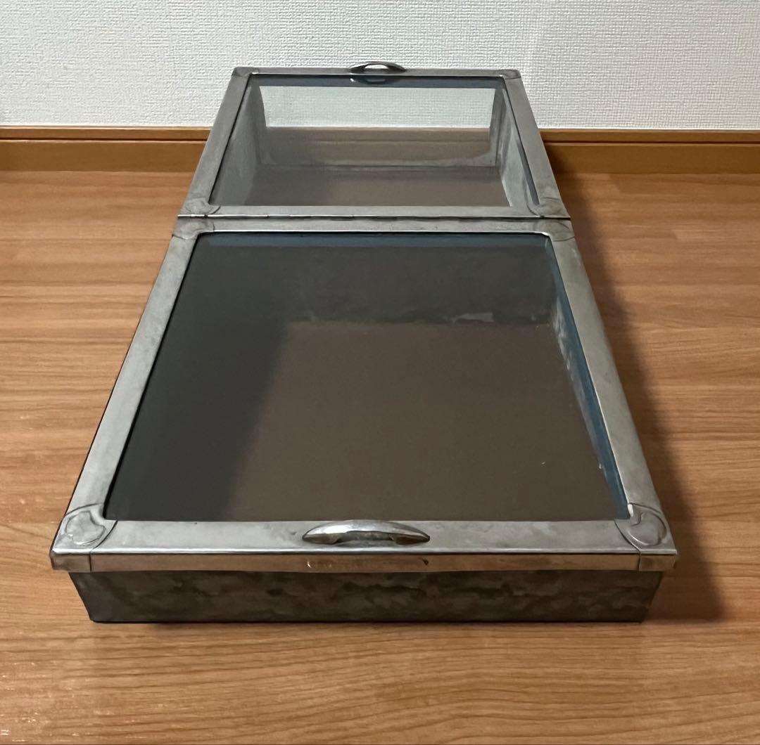 【2月限定価格】昭和レトロ　ブリキ製ショーケース（2枚扉、取り外し可能）