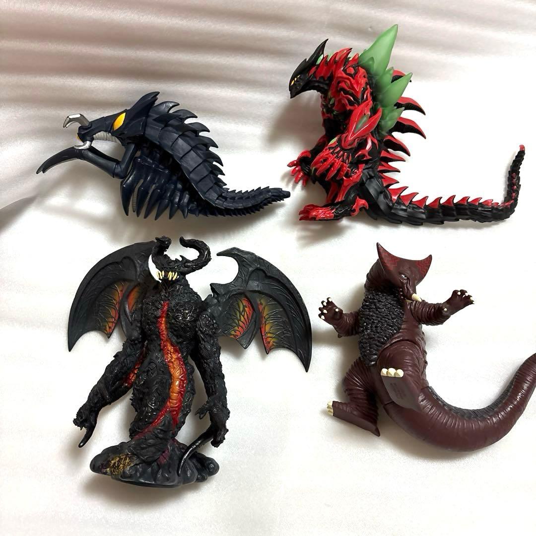 ウルトラ怪獣　アークベリアル　ハイパーゼットン　ギガント　ベリュドラ　ゴモラ