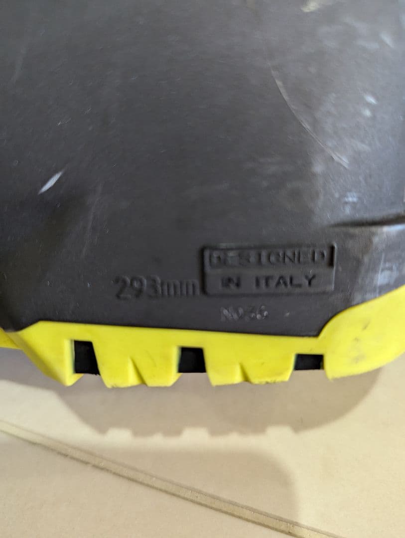 HEADスキーブーツ　VECTOR130