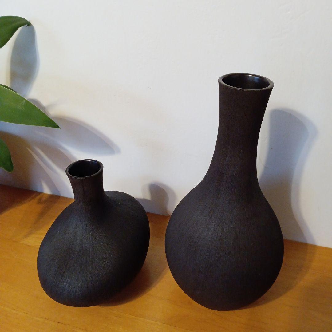 灰色の陶器製花瓶2つセット　物置