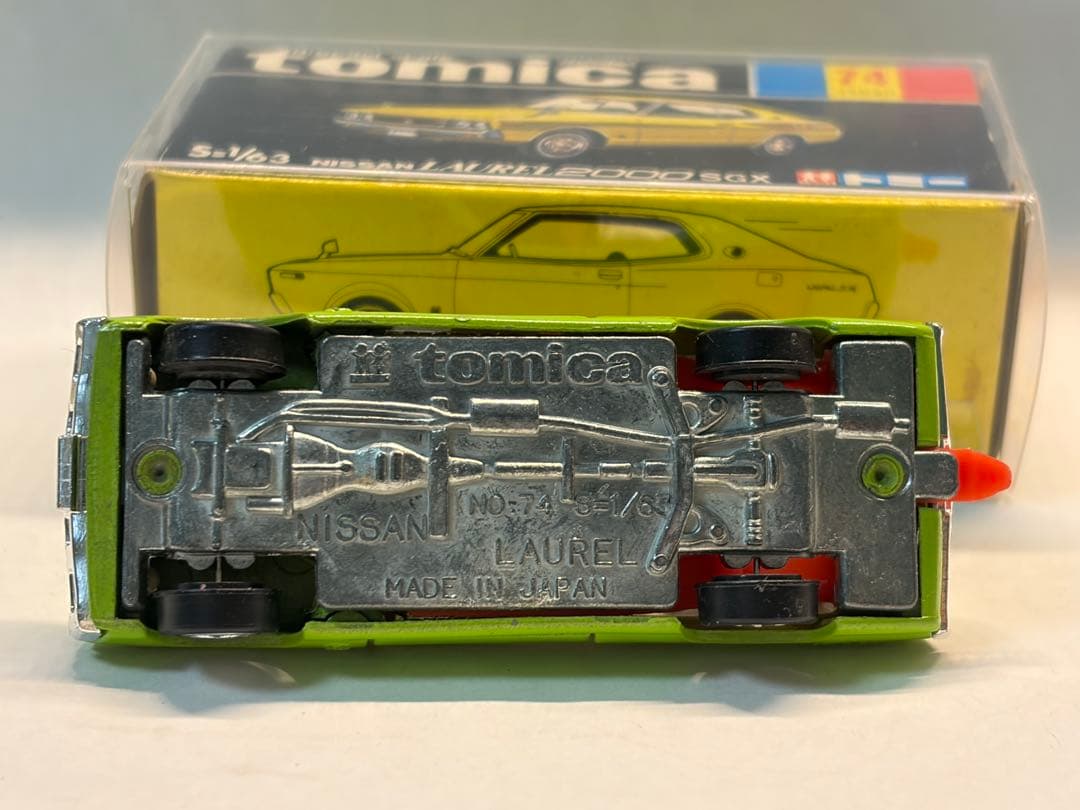 トミカ 黒箱 ニッサン ローレル 2000SGX 1Eホイール 日本製 当時物