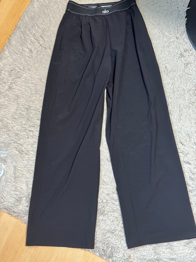 【年末年始セール】alo Yoga Suit Up Trouse レギュラー丈