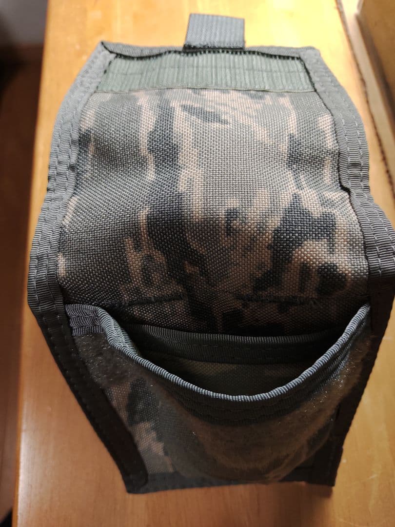 本物手錠と米軍放出品収納ポーチセット