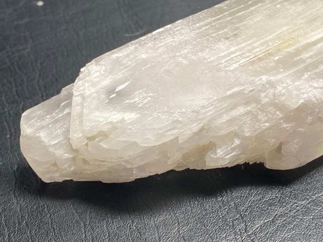 クンツァイト　リチア輝石　原石　300g