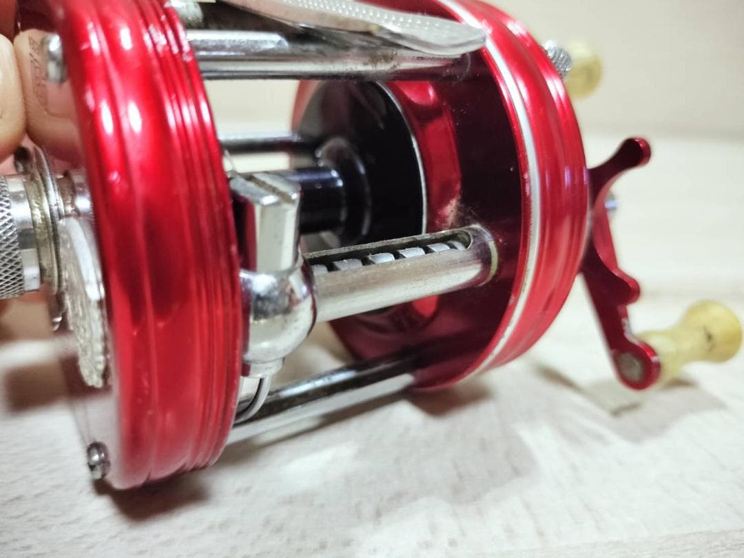 ◇アブガルシア　アンバサダー5000　ビンテージ　リール 　レッド