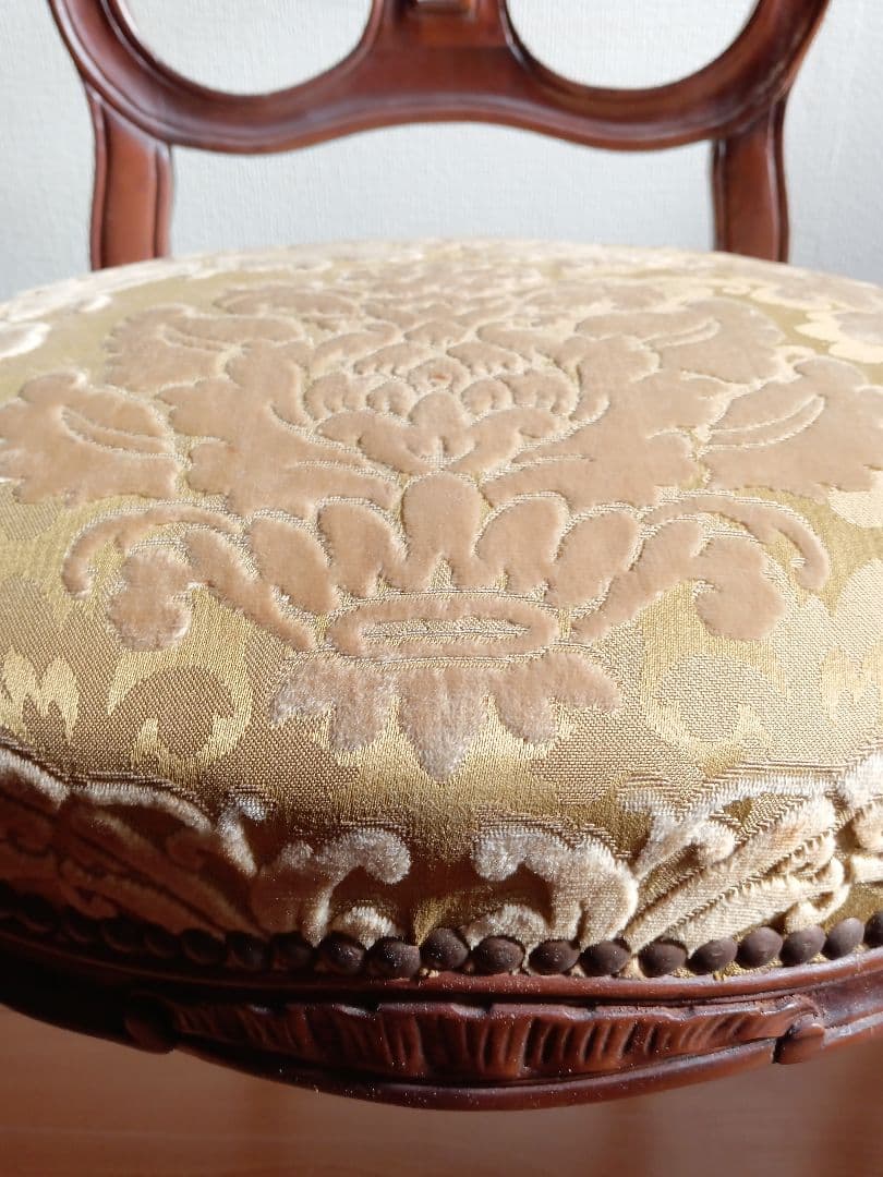 椅子２脚セット　ヴィクトリア時代のロココ・リバイバル• 麻布張りスプリング椅子