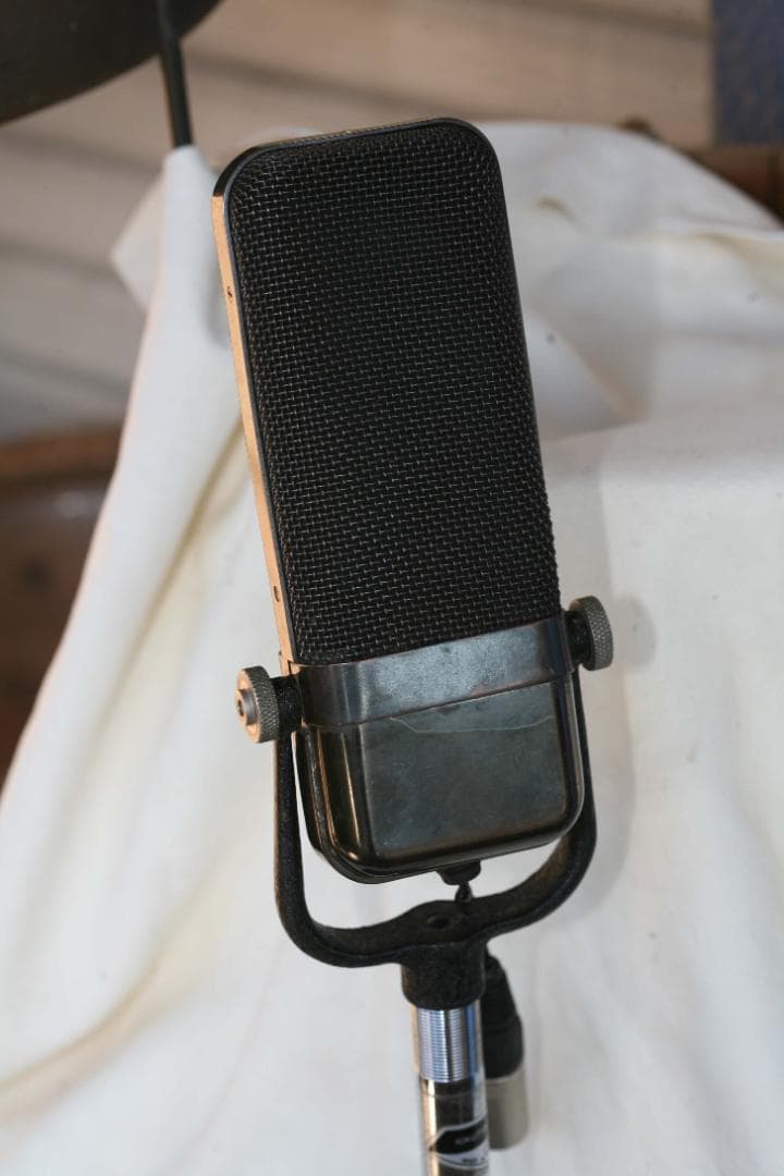 Radio Gramophone Development P.A. リボンマイク