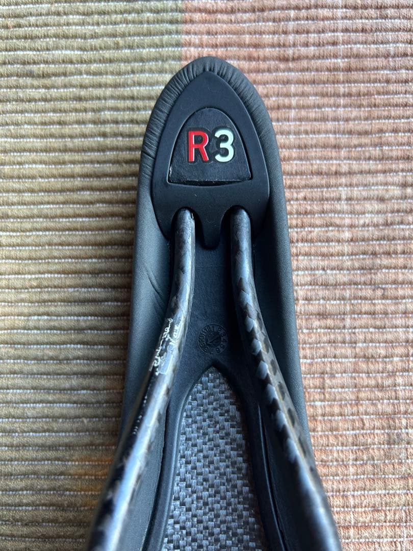 fizik アリオネ　R3 カーボン　フィジーク　軽量