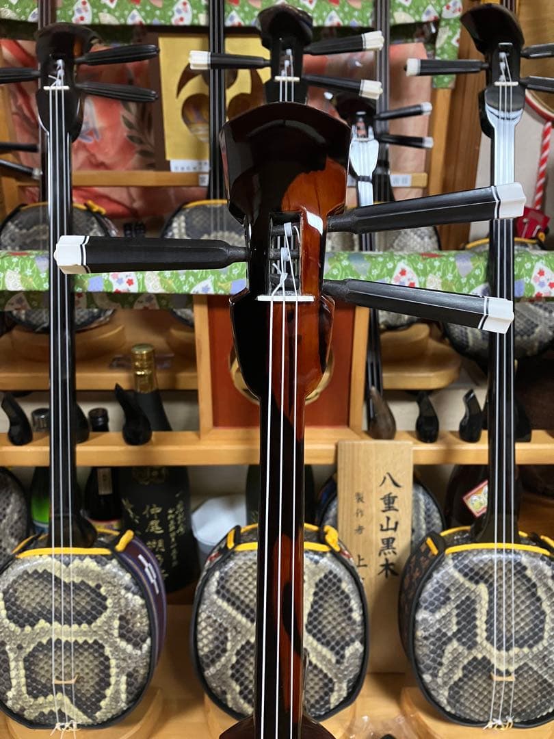 沖縄三線ワンランク上(上質黒檀)真壁型本皮一枚張りスンチ塗り期間限定出品