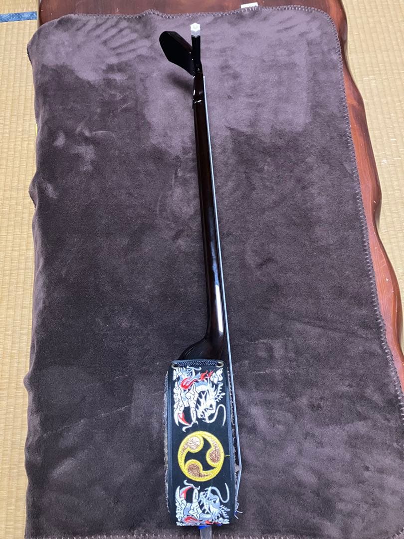 沖縄三線ワンランク上(上質黒檀)真壁型本皮一枚張りスンチ塗り期間限定出品