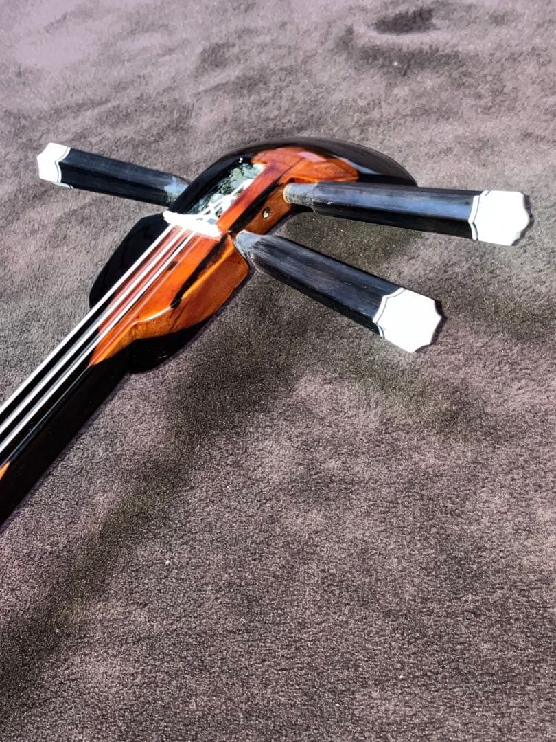 沖縄三線ワンランク上(上質黒檀)真壁型本皮一枚張りスンチ塗り期間限定出品