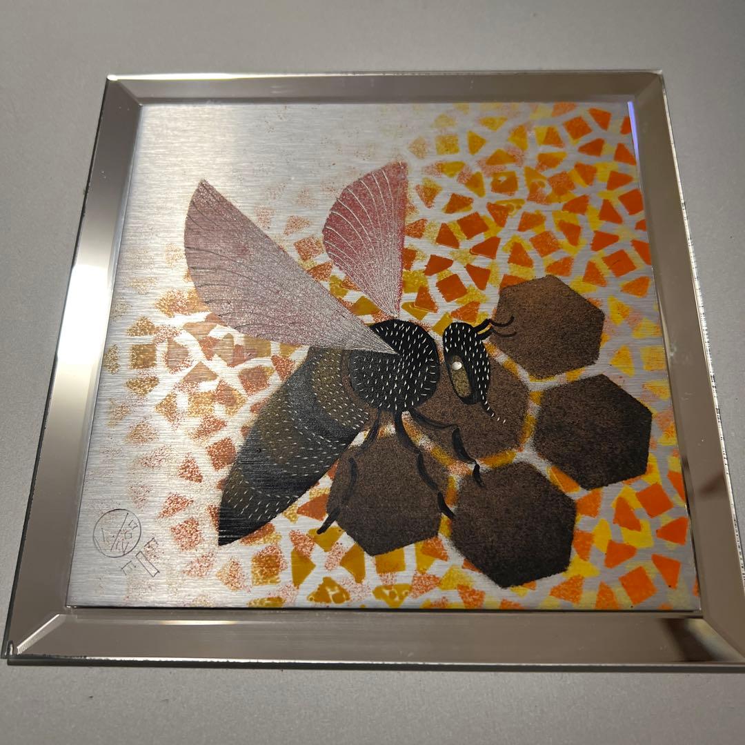 マドレーヌ シャルビー マーティ 蜂 アート作品