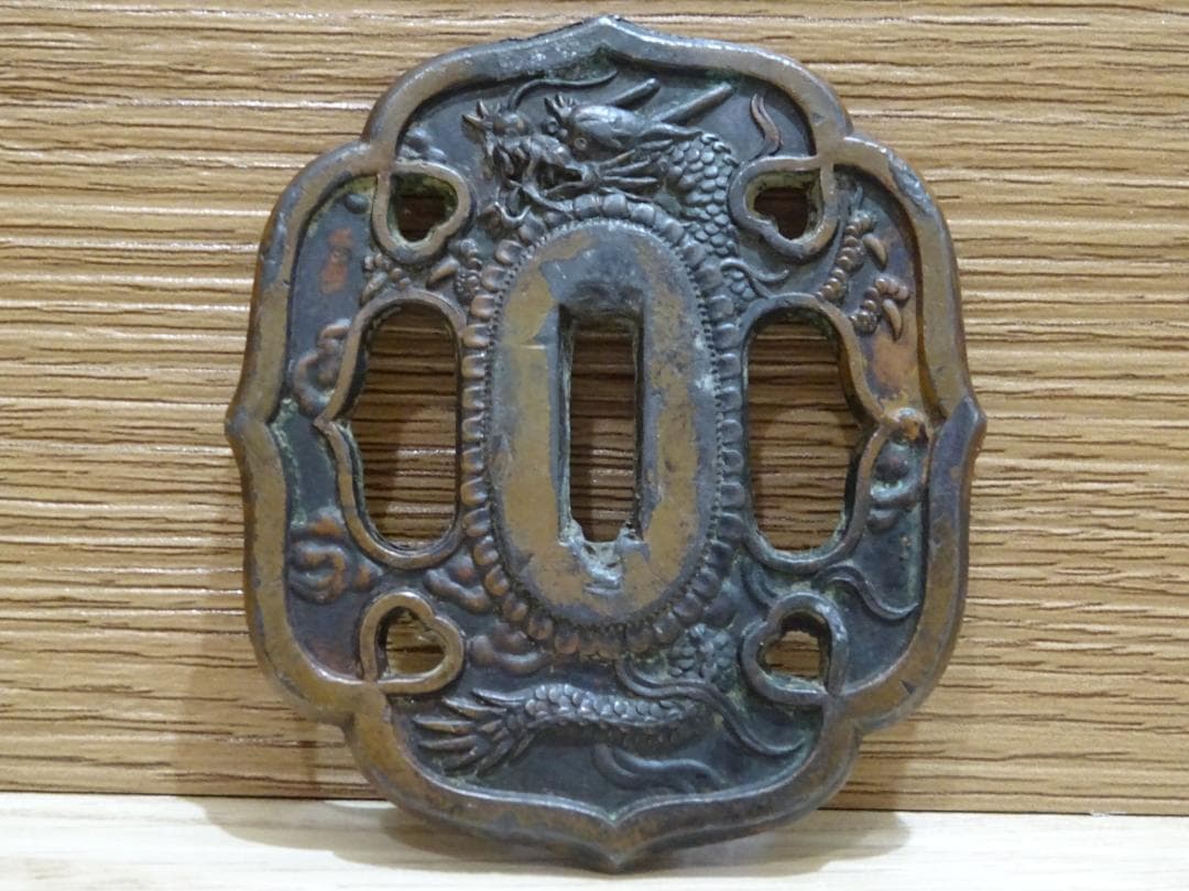 刀鍔 龍 彫刻 刀装具 時代物 骨董品 日本刀 アンティーク