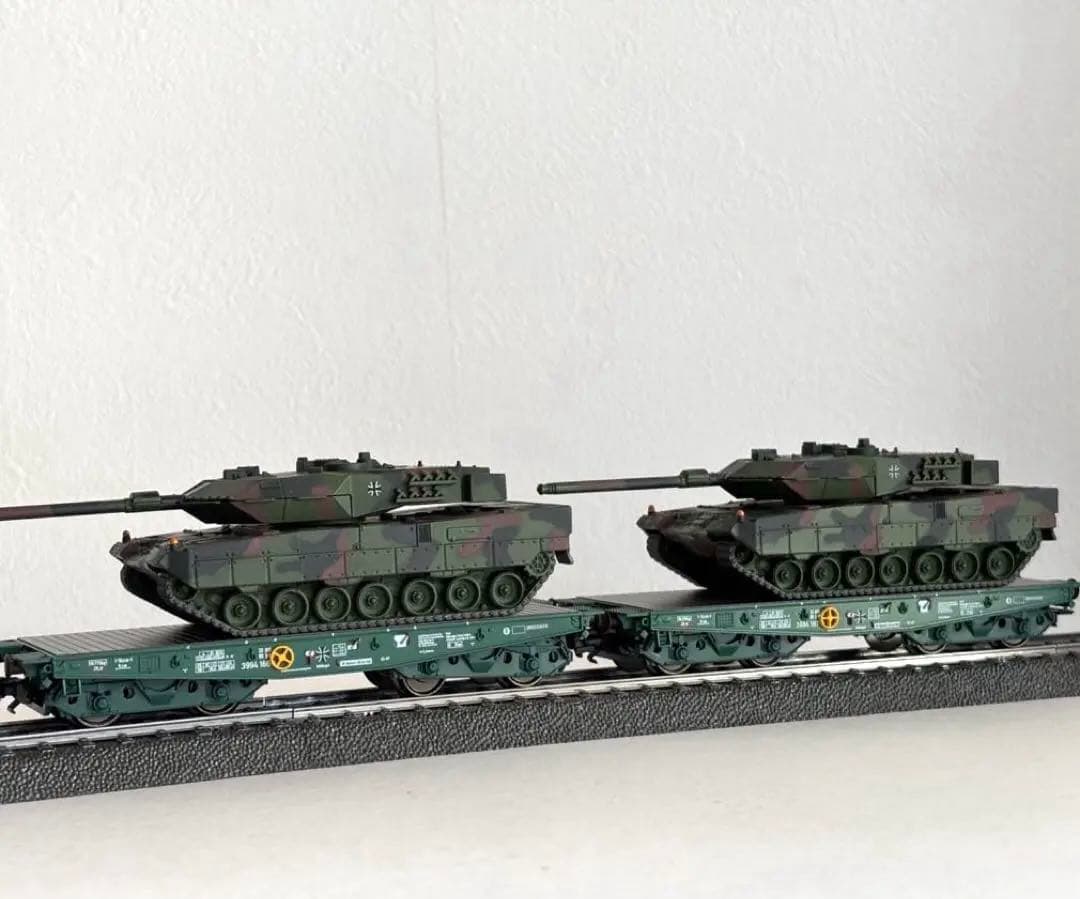 わんだほい　新品　メルクリン レオパルド　2A6 戦車　運搬車　2両セット