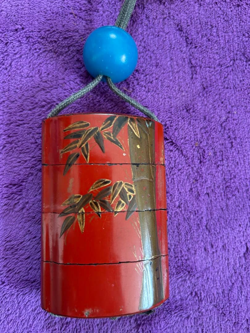 赤い漆器印籠 根付 薬入れ 小物入れ 時代物