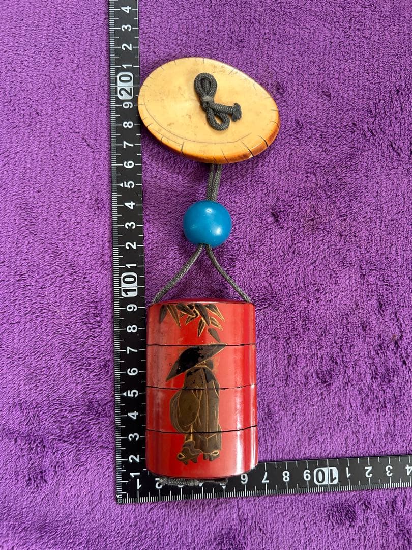 赤い漆器印籠 根付 薬入れ 小物入れ 時代物