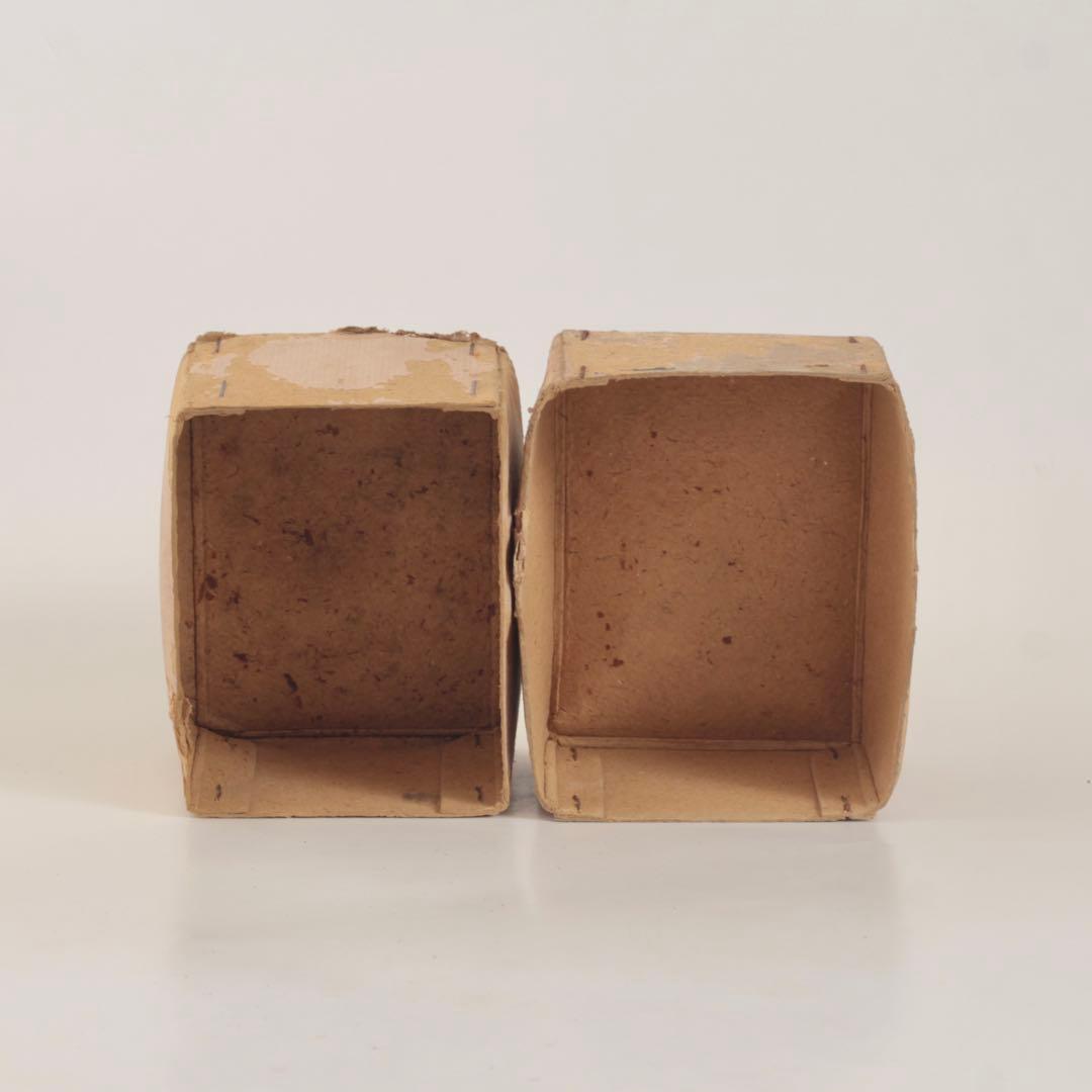 古い ボロボロの 紙箱 古道具 アンティーク オブジェ