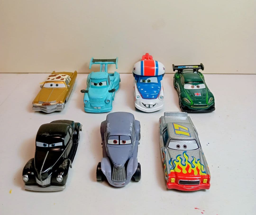 トミカディズニーカーズ7台