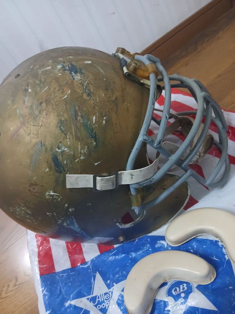 アメリカンフットボール　ヘルメット中古
