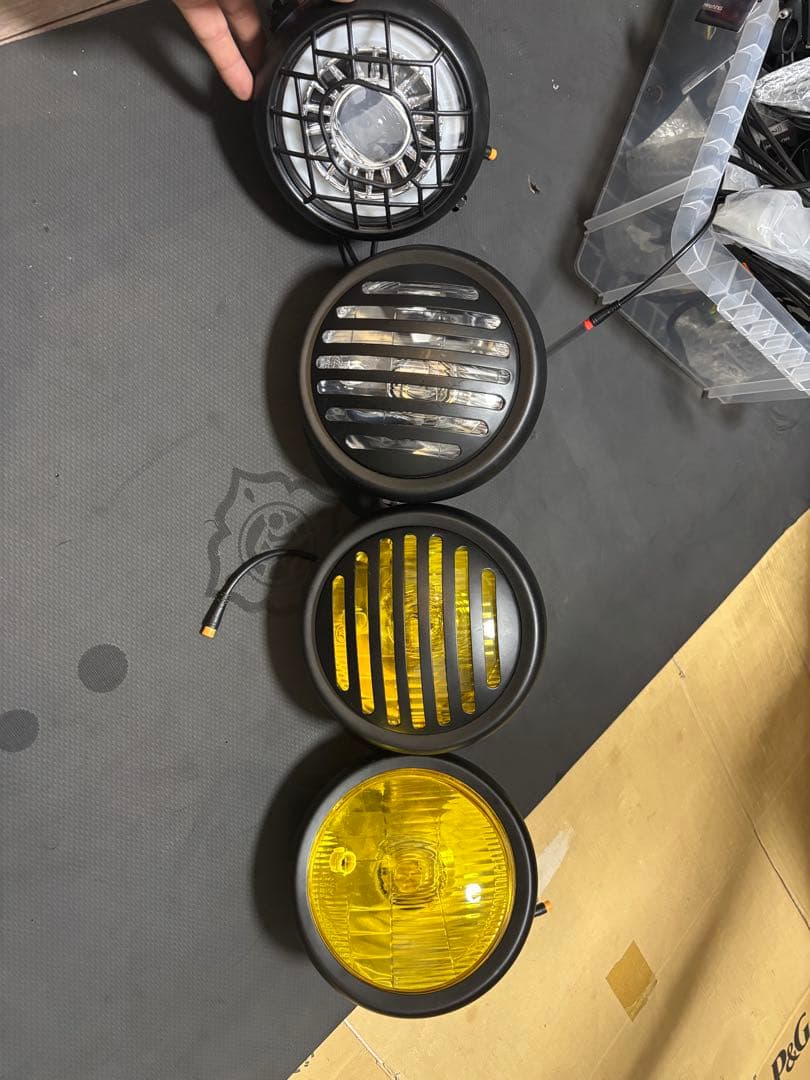 ヘッドライト1個価格です