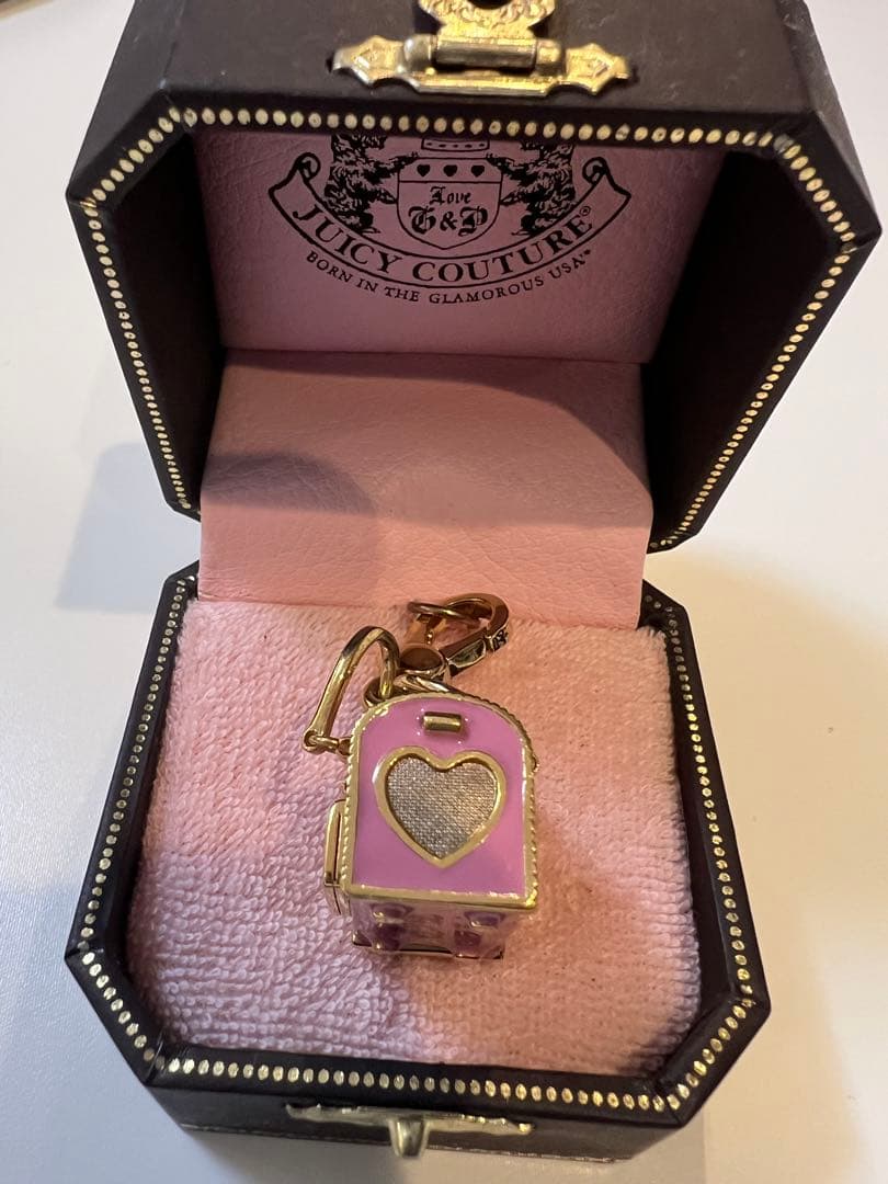 Juicy Couture キャリーバッグ型チャーム