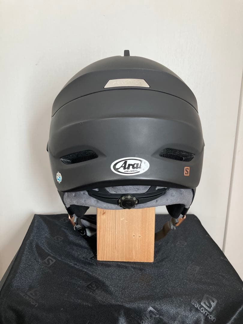 Salomon サロモン　スキー•スノーボード　バイザー付きヘルメット