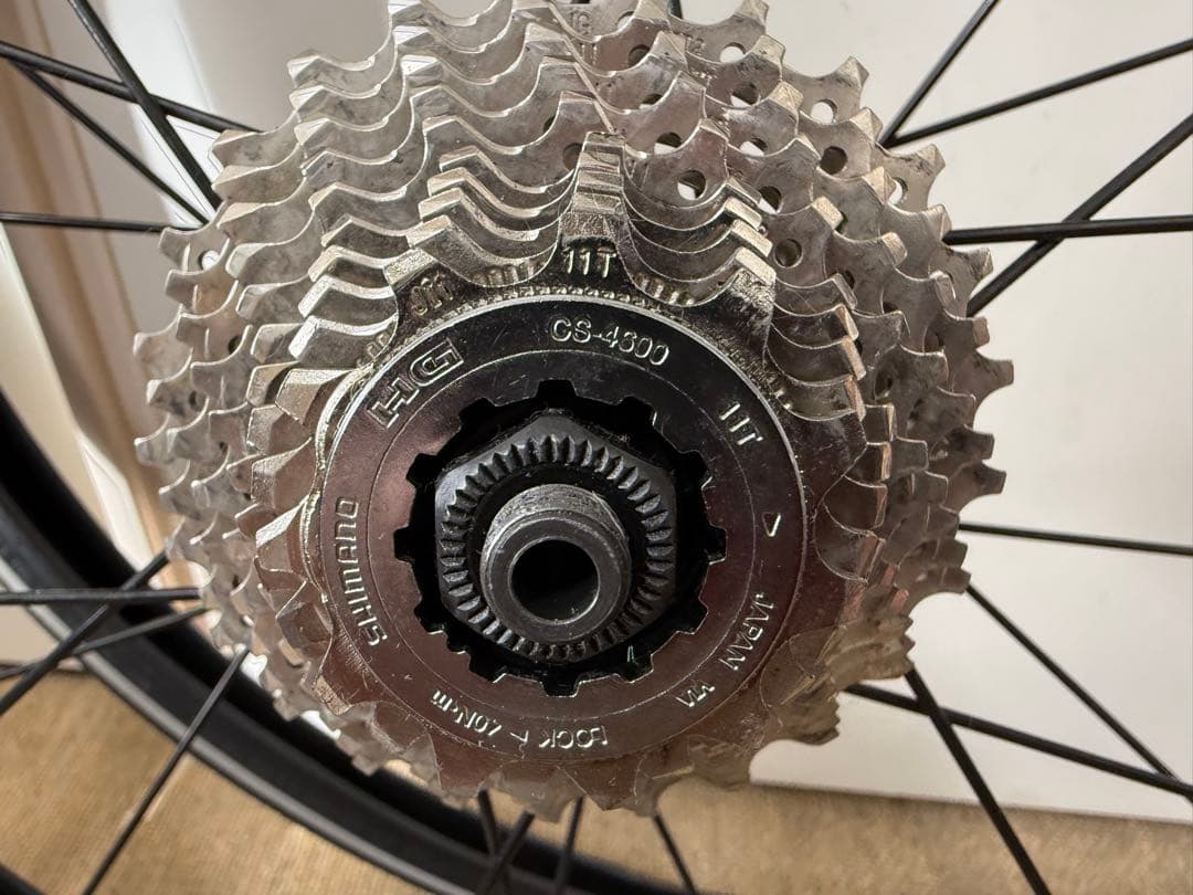 シマノ完組ホイールWH-R500 、10速スプロケ、タイヤ付き