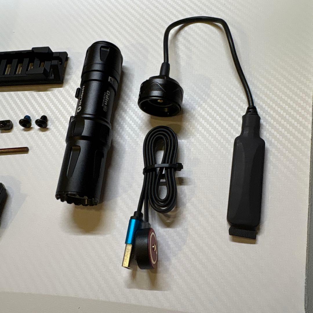 トイガン Olight Odin mini