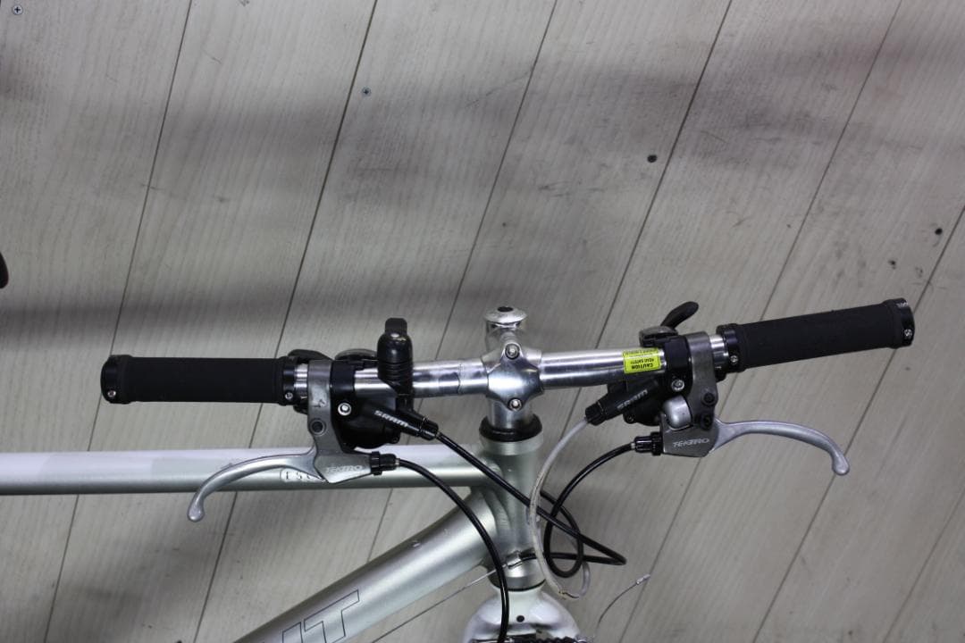 GIANT ESCAPE R3 700C 24速 430mm SILVERクロス